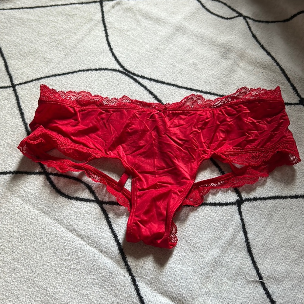 Victoria’s Secret Very Sexy cheeky red NWT sz S panty with elastic back panty
